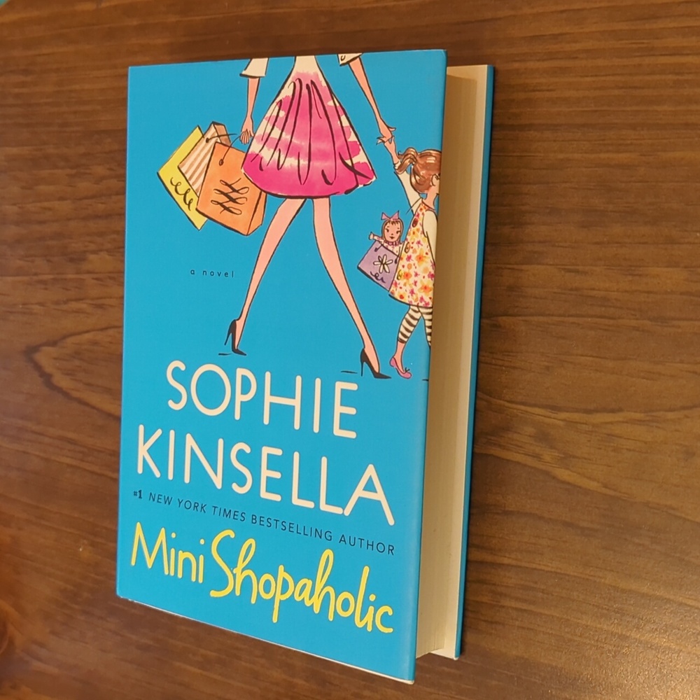 Sophie Kinsella 'Mini Shopaholic' Novel-Hardcover - Picture 4 of 4